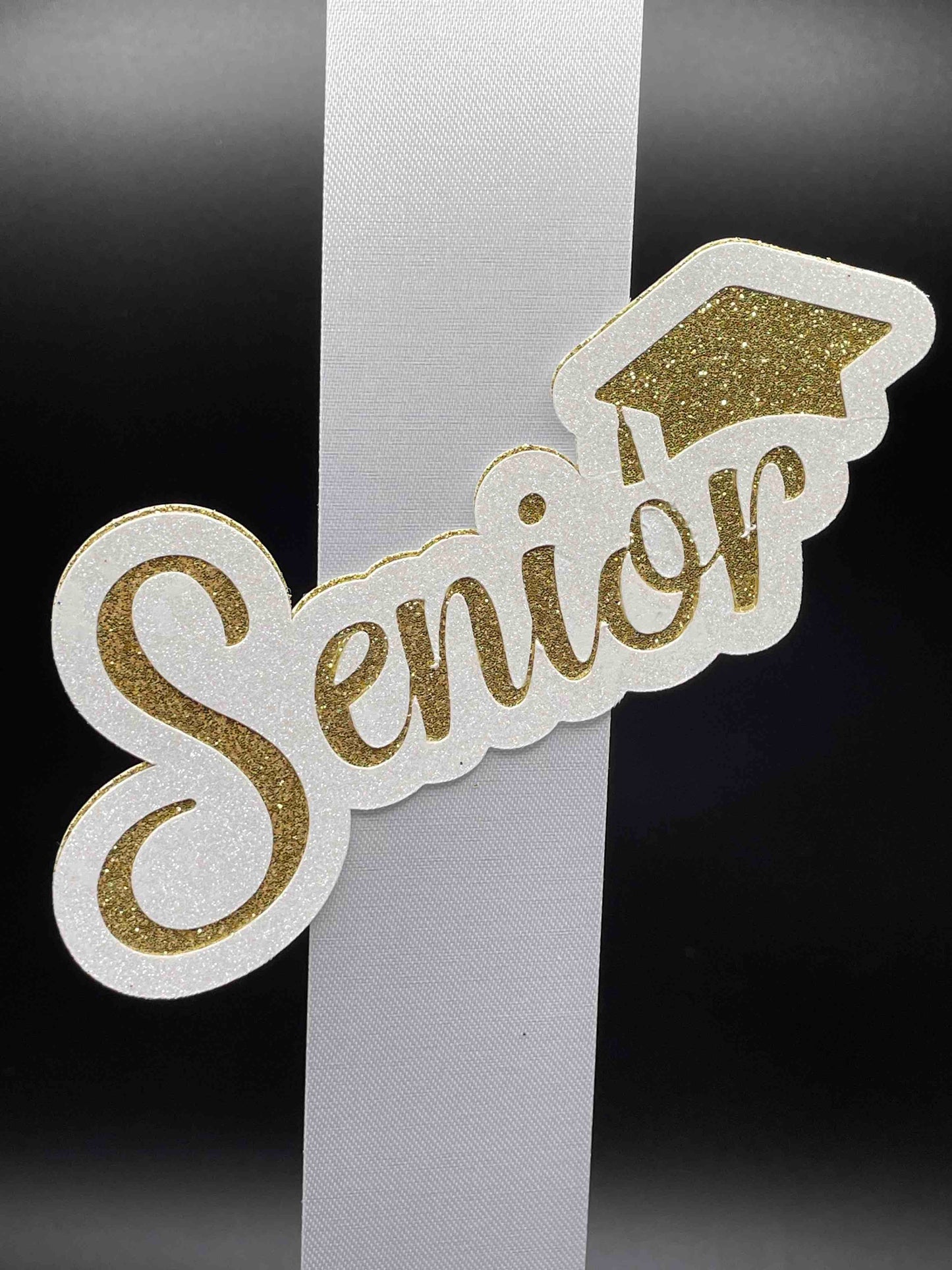 Senior Word & Cap, Script, Gold - Signature Trinket  (included)