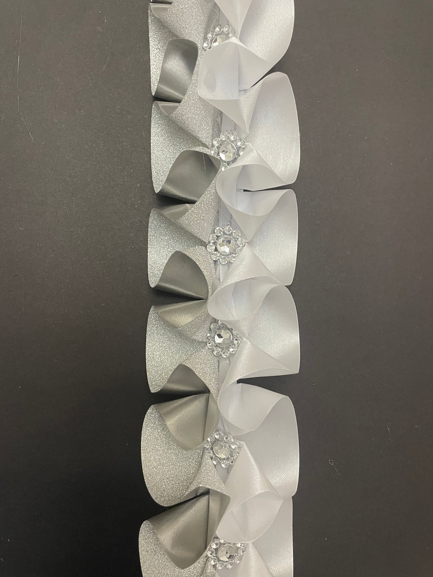 Ruffle Chain White and Silver Senior