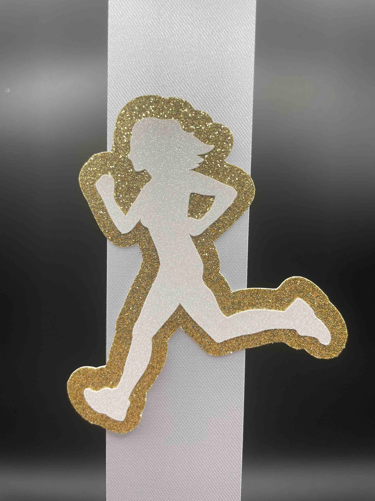 Runner, Female, Gold - Signature Trinket