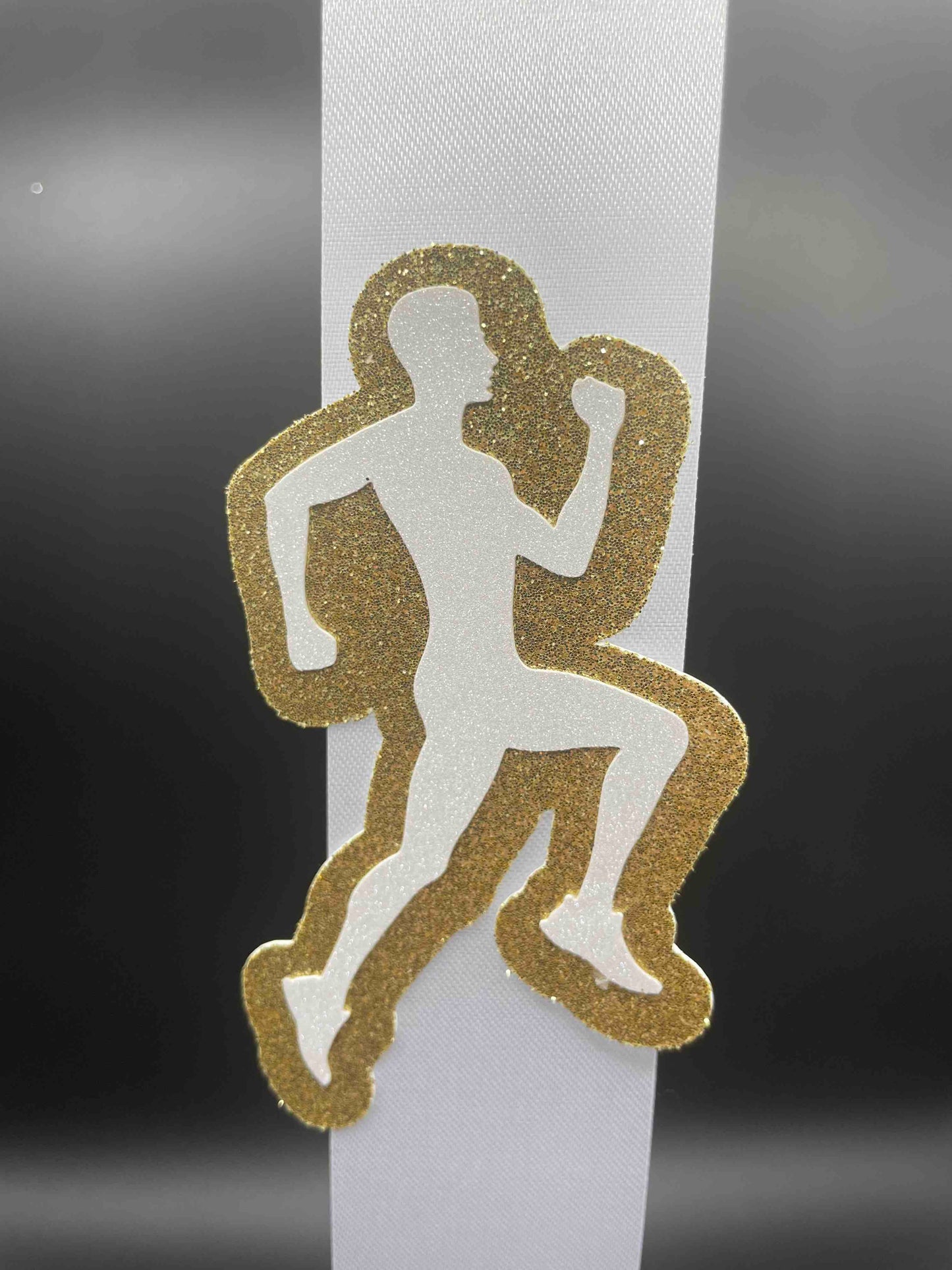 Runner, Male, Gold - Signature Trinket